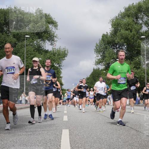 29.06.2025 - hella hamburg halbmarathon Luisa Fischer http://msf.ph/oto/8468296 29.06.2025 10:42:51 Kennedybrücke 2124, 4, 8934, 2571, 446, 609, 13060, 13519, 6321, 7501, 7125, 1232, 3353, 3727, 4855, 6321, 7053, 7125, 7501, 8457, 9455, 9708, 10516 meine-sportfotos.de