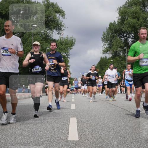 29.06.2025 - hella hamburg halbmarathon Luisa Fischer http://msf.ph/oto/8468317 29.06.2025 10:42:51 Kennedybrücke 18934, 257, 13461, 944, 4609, 2150, 13060, 19104, 13519, 7125, 1232, 3353, 3727, 4855, 6321, 7053, 7125, 7501, 8457, 9455, 9708, 10516 meine-sportfotos.de