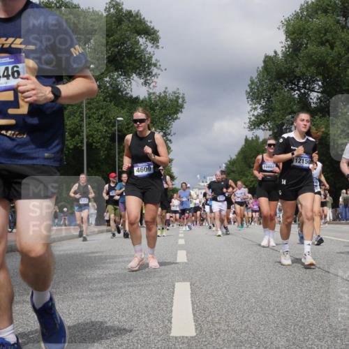29.06.2025 - hella hamburg halbmarathon Luisa Fischer http://msf.ph/oto/8468385 29.06.2025 10:42:53 Kennedybrücke 9446, 3353, 4609, 3721, 10888, 12150, 14, 13060, 3353, 3727, 4523, 4659, 4855, 6321, 6698, 7125, 7501, 8457, 9455, 9708 meine-sportfotos.de