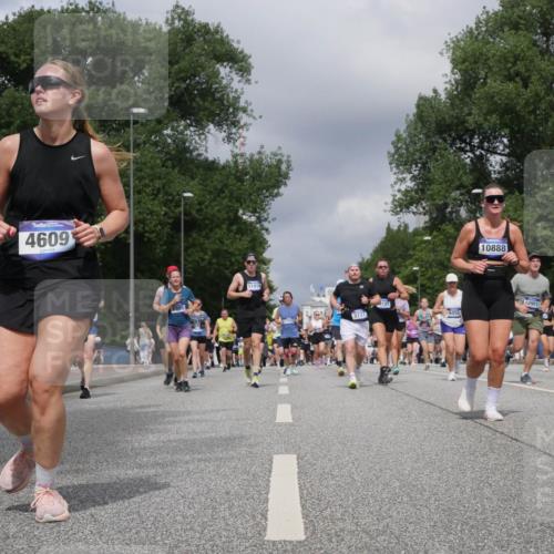 29.06.2025 - hella hamburg halbmarathon Luisa Fischer http://msf.ph/oto/8468410 29.06.2025 10:42:55 Kennedybrücke 4609, 11419, 9121, 3727, 10888, 9455, 10901, 15536, 3353, 3727, 4523, 4659, 4855, 6321, 6698, 7125, 7501, 9455, 10714 meine-sportfotos.de