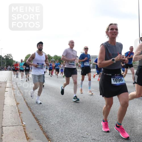 29.06.2025 - hella hamburg halbmarathon Lena Gebhardt http://msf.ph/oto/8468439 29.06.2025 09:55:22 Lombardsbrücke 3153, 1218, 10184, 12171, 1696, 2201, 1120, 1151, 1200, 1683, 1696, 1706, 1884, 1976, 2207, 2274, 2287, 2411, 2592, 2706, 2708, 2718, 2816, 3087, 3208, 3209, 3213, 3258, 3435, 3747, 3985, 4088, 4093, 4121, 4189, 4847, 4890, 4938, 5102, 5399, 5421, 5459, 5638, 5705, 5708, 5915, 6027, 6054, 6158, 6290, 6389, 6421, 6532, 6662, 6691, 6836, 6923, 6938, 6991, 7052, 7312, 7659, 8371, 8437, 8487, 8693, 8889, 9031, 9093, 9159, 9476, 9661, 9869, 9931, 11333 meine-sportfotos.de