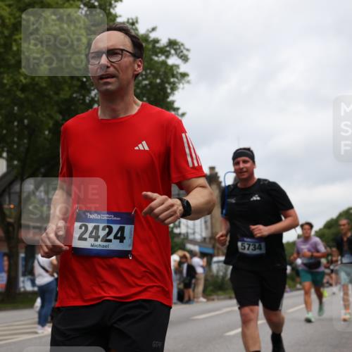 29.06.2025 - hella hamburg halbmarathon Yannick Fuchs http://msf.ph/oto/8468470 29.06.2025 10:57:29 20KM 1184, 1316, 1722, 1724, 1940, 1992, 2424, 3360, 4370, 5305, 5734, 6631, 7243, 7333, 8469, 8822, 9124, 9439, 9681, 9899, 10128, 10705, 10766, 10866, 11527, 11657, 11771, 12315, 12316, 12513, 13171, 13528, 13551, 14135, 14313, 14493, 15137, 15516, 15550, 16426, 16478, 16639, 16872, 17071, 17437, 17757, 17890, 17894, 18028, 18122, 18355, 18452 meine-sportfotos.de