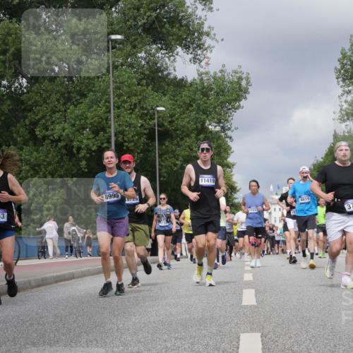 29.06.2025 - hella hamburg halbmarathon Luisa Fischer http://msf.ph/oto/8468474 29.06.2025 10:42:57 Kennedybrücke 3353, 8995, 18725, 11419, 17333, 4659, 372, 1912, 1760, 3046, 3353, 3727, 4523, 4659, 4855, 6321, 6698, 6739, 7125, 7501, 9455, 10714 meine-sportfotos.de
