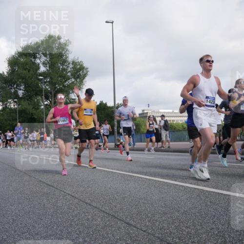 29.06.2025 - hella hamburg halbmarathon Luisa Fischer http://msf.ph/oto/8468478 29.06.2025 09:58:55 Kennedybrücke 11467, 18190, 1423, 13948, 1905, 1061, 1120, 1452, 1592, 1976, 2504, 2953, 5607, 7943, 8989, 10408 meine-sportfotos.de