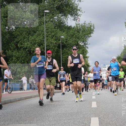29.06.2025 - hella hamburg halbmarathon Luisa Fischer http://msf.ph/oto/8468499 29.06.2025 10:42:57 Kennedybrücke 3353, 8995, 8725, 11419, 12680, 1760, 4659, 7333, 3727, 523, 1760, 3046, 3353, 3727, 4523, 4659, 4855, 6321, 6698, 6739, 7125, 7501, 9455, 10714 meine-sportfotos.de