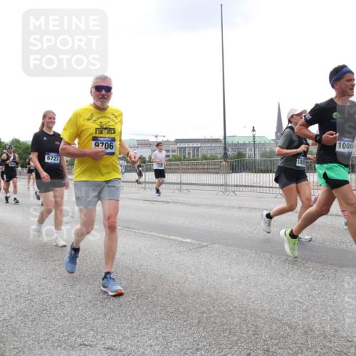 29.06.2025 - hella hamburg halbmarathon Lena Gebhardt http://msf.ph/oto/8468501 29.06.2025 10:32:45 Lombardsbrücke 7750, 6727, 1020, 6718, 10013, 1078, 1199, 1237, 1640, 1732, 2059, 2276, 2959, 3365, 3391, 3422, 3653, 3660, 3670, 3708, 3753, 4096, 4365, 4446, 4555, 4857, 5110, 5783, 5871, 5941, 6040, 6228, 6312, 6315, 6861, 7308, 7309, 7387, 7468, 7531, 7633, 7702, 7749, 7750, 7982, 8124, 8127, 8170, 8303, 8625, 8787, 8839, 8840, 8914, 8993, 9010, 9034, 9125, 9143, 9188, 9471, 9542, 9768, 10002, 10013, 10048, 10277, 11260, 11756, 12423, 12424, 14305 meine-sportfotos.de