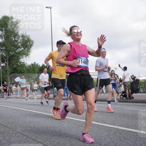 29.06.2025 - hella hamburg halbmarathon Luisa Fischer http://msf.ph/oto/8468506 29.06.2025 09:58:56 Kennedybrücke 11467, 12875, 138, 10895, 1061, 1120, 1452, 1592, 1976, 2953, 5607, 7583, 7943, 8989, 10408 meine-sportfotos.de