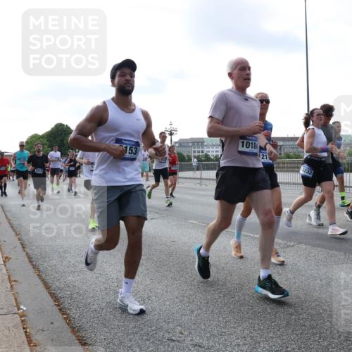 29.06.2025 - hella hamburg halbmarathon Lena Gebhardt http://msf.ph/oto/8468511 29.06.2025 09:55:23 Lombardsbrücke 8218, 153, 10184, 21, 13233, 1120, 1151, 1200, 1683, 1696, 1706, 1884, 1976, 2207, 2274, 2287, 2411, 2706, 2708, 2718, 2816, 3087, 3213, 3258, 3435, 3747, 3985, 4088, 4093, 4121, 4189, 4847, 4890, 4938, 5102, 5399, 5421, 5459, 5638, 5705, 5708, 5915, 6009, 6027, 6054, 6158, 6389, 6421, 6532, 6662, 6691, 6836, 6923, 6938, 6991, 7052, 7312, 7659, 8371, 8437, 8487, 8693, 8889, 9031, 9093, 9159, 9476, 9661, 9869, 9931, 11333 meine-sportfotos.de