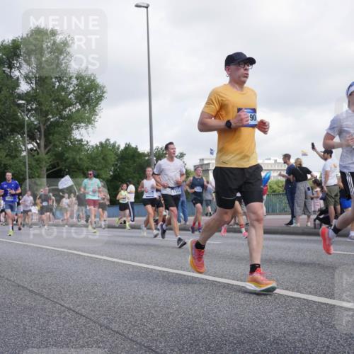 29.06.2025 - hella hamburg halbmarathon Luisa Fischer http://msf.ph/oto/8468523 29.06.2025 09:58:57 Kennedybrücke 15831, 1552, 1452, 90, 12875, 1061, 1120, 1452, 1592, 1976, 2953, 5607, 7583, 7943, 8989, 10408 meine-sportfotos.de