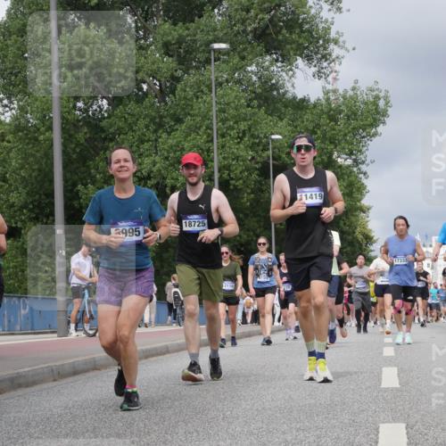 29.06.2025 - hella hamburg halbmarathon Luisa Fischer http://msf.ph/oto/8468535 29.06.2025 10:42:58 Kennedybrücke 995, 3353, 18725, 11419, 2116, 4159, 99, 12680, 176, 4659, 17333, 1760, 3046, 3353, 3727, 4523, 4659, 4855, 6698, 6739, 7125, 7501, 9455, 10512, 10714 meine-sportfotos.de