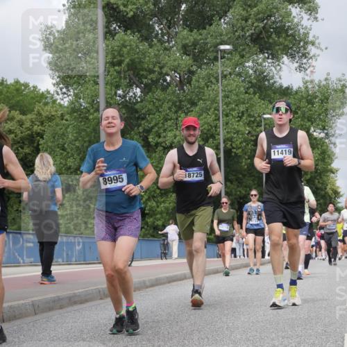 29.06.2025 - hella hamburg halbmarathon Luisa Fischer http://msf.ph/oto/8468556 29.06.2025 10:42:58 Kennedybrücke 3353, 8995, 11419, 18725, 12116, 12680, 1760, 333, 1760, 3046, 3353, 3727, 4523, 4659, 4855, 6698, 6739, 7125, 7501, 9455, 10512, 10714 meine-sportfotos.de