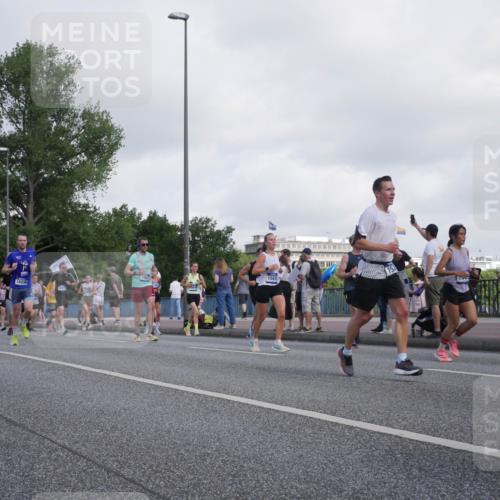 29.06.2025 - hella hamburg halbmarathon Luisa Fischer http://msf.ph/oto/8468561 29.06.2025 09:58:58 Kennedybrücke 18836, 15831, 1061, 1120, 1452, 1502, 1592, 1976, 2953, 5607, 7583, 7943, 8989 meine-sportfotos.de
