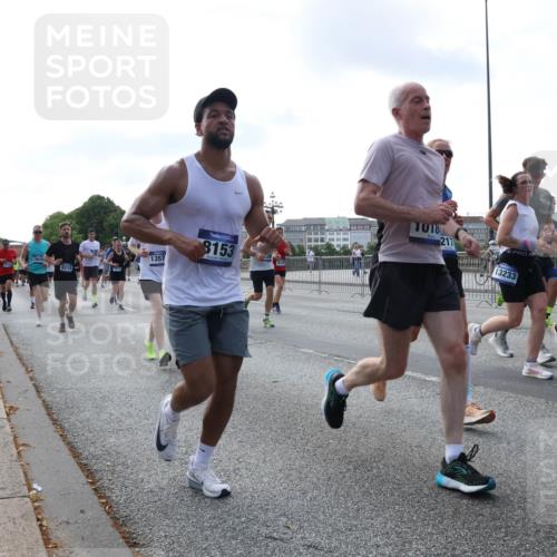 29.06.2025 - hella hamburg halbmarathon Lena Gebhardt http://msf.ph/oto/8468566 29.06.2025 09:55:23 Lombardsbrücke 8218, 1357, 8153, 217, 13233, 1120, 1151, 1200, 1683, 1696, 1706, 1884, 1976, 2207, 2274, 2287, 2411, 2706, 2708, 2718, 2816, 3087, 3213, 3258, 3435, 3747, 3985, 4088, 4093, 4121, 4189, 4847, 4890, 4938, 5102, 5399, 5421, 5459, 5638, 5705, 5708, 5915, 6009, 6027, 6054, 6158, 6389, 6421, 6532, 6662, 6691, 6836, 6923, 6938, 6991, 7052, 7312, 7659, 8371, 8437, 8487, 8693, 8889, 9031, 9093, 9159, 9476, 9661, 9869, 9931, 11333 meine-sportfotos.de