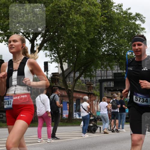 29.06.2025 - hella hamburg halbmarathon Yannick Fuchs http://msf.ph/oto/8468592 29.06.2025 10:57:29 20KM 1184, 1316, 1722, 1724, 1940, 1992, 2424, 3360, 4370, 5305, 5734, 6631, 7243, 7333, 8469, 8822, 9124, 9439, 9681, 9899, 10128, 10705, 10766, 10866, 11527, 11657, 11771, 12315, 12316, 12513, 13171, 13528, 13551, 14135, 14313, 14493, 15137, 15516, 15550, 16426, 16478, 16639, 16872, 17071, 17437, 17757, 17890, 17894, 18028, 18122, 18355, 18452 meine-sportfotos.de