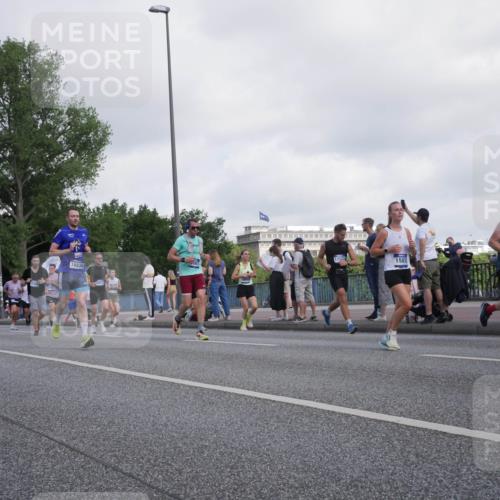 29.06.2025 - hella hamburg halbmarathon Luisa Fischer http://msf.ph/oto/8468602 29.06.2025 09:58:59 Kennedybrücke 120, 18836, 12523, 15831, 145, 1061, 1120, 1452, 1502, 1592, 1976, 2953, 5600, 5607, 7178, 7583, 7943, 8989 meine-sportfotos.de