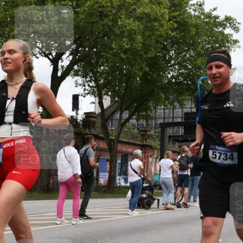 29.06.2025 - hella hamburg halbmarathon Yannick Fuchs http://msf.ph/oto/8468608 29.06.2025 10:57:29 20KM 1184, 1316, 1722, 1724, 1940, 1992, 2424, 3360, 4370, 5305, 5734, 6631, 7243, 7333, 8469, 8822, 9124, 9439, 9681, 9899, 10128, 10705, 10766, 10866, 11527, 11657, 11771, 12315, 12316, 12513, 13171, 13528, 13551, 14135, 14313, 14493, 15137, 15516, 15550, 16426, 16478, 16639, 16872, 17071, 17437, 17757, 17890, 17894, 18028, 18122, 18355, 18452 meine-sportfotos.de