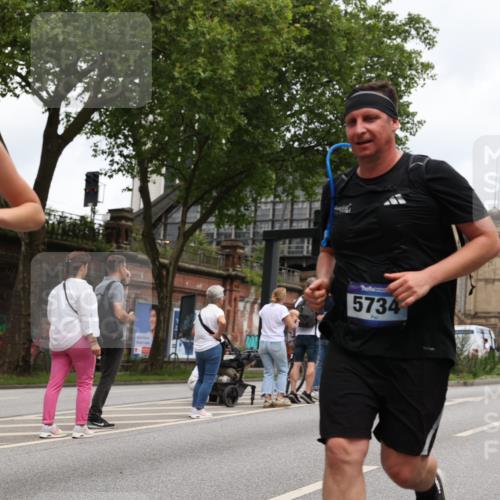 29.06.2025 - hella hamburg halbmarathon Yannick Fuchs http://msf.ph/oto/8468624 29.06.2025 10:57:29 20KM 1184, 1316, 1722, 1724, 1940, 1992, 2424, 3360, 4370, 5305, 5734, 6631, 7243, 7333, 8469, 8822, 9124, 9439, 9681, 9899, 10128, 10705, 10766, 10866, 11527, 11657, 11771, 12315, 12316, 12513, 13171, 13528, 13551, 14135, 14313, 14493, 15137, 15516, 15550, 16426, 16478, 16639, 16872, 17071, 17437, 17757, 17890, 17894, 18028, 18122, 18355, 18452 meine-sportfotos.de