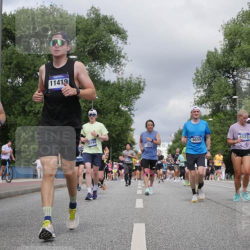 29.06.2025 - hella hamburg halbmarathon Luisa Fischer http://msf.ph/oto/8468634 29.06.2025 10:43:00 Kennedybrücke 18725, 11419, 15194, 4659, 17333, 4523, 3046, 1760, 3046, 3353, 3727, 4523, 4659, 6427, 6698, 6739, 7125, 9455, 9777, 10512, 10714 meine-sportfotos.de