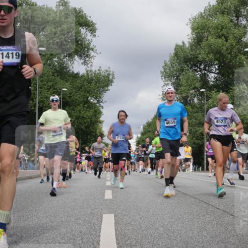 29.06.2025 - hella hamburg halbmarathon Luisa Fischer http://msf.ph/oto/8468642 29.06.2025 10:43:01 Kennedybrücke 11419, 15154, 12680, 17333, 4659, 4523, 11175, 1526, 1760, 2313, 3046, 3727, 4523, 4659, 6427, 6698, 6739, 9455, 9777, 10512, 10714 meine-sportfotos.de