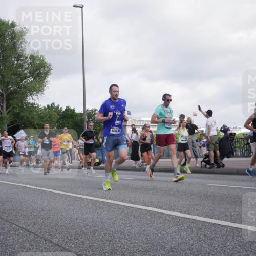 29.06.2025 - hella hamburg halbmarathon Luisa Fischer http://msf.ph/oto/8468647 29.06.2025 09:59:00 Kennedybrücke 7943, 17842, 15899, 18836, 17962, 106, 1886, 12523, 1061, 1120, 1452, 1502, 1592, 2953, 5600, 5607, 7178, 7583, 7943, 8989 meine-sportfotos.de