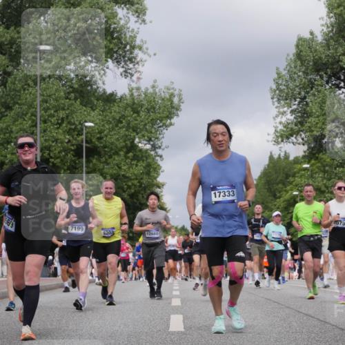 29.06.2025 - hella hamburg halbmarathon Luisa Fischer http://msf.ph/oto/8468719 29.06.2025 10:43:02 Kennedybrücke 569, 7199, 8203, 12680, 17333, 11175, 5739, 1760, 2313, 3046, 3727, 4523, 4659, 6427, 6698, 6739, 7045, 9455, 9777, 10441, 10512, 10714 meine-sportfotos.de
