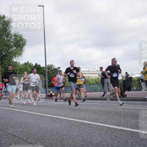 29.06.2025 - hella hamburg halbmarathon Luisa Fischer http://msf.ph/oto/8468725 29.06.2025 09:59:02 Kennedybrücke 7943, 17842, 15899, 16369, 16877, 560, 17962, 1061, 1120, 1452, 1499, 1502, 2953, 5600, 5607, 7178, 7583, 7943, 9793 meine-sportfotos.de