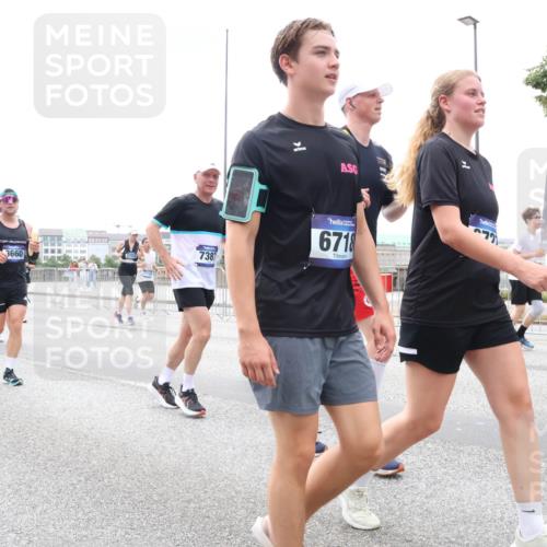 29.06.2025 - hella hamburg halbmarathon Lena Gebhardt http://msf.ph/oto/8468804 29.06.2025 10:32:48 Lombardsbrücke 7750, 3660, 7387, 6718, 1078, 1199, 1237, 1640, 1732, 2059, 2276, 2959, 3365, 3391, 3422, 3653, 3660, 3670, 3708, 3753, 4030, 4096, 4446, 4555, 4650, 4857, 5110, 5783, 5871, 5941, 6040, 6228, 6312, 6315, 6861, 7308, 7309, 7387, 7468, 7531, 7633, 7702, 7749, 7750, 7982, 8127, 8170, 8303, 8625, 8839, 8840, 8914, 8993, 9010, 9034, 9143, 9188, 9471, 9542, 9768, 10002, 10013, 10048, 10277, 11260, 11756, 12423, 12424, 14305, 14743, 15951 meine-sportfotos.de