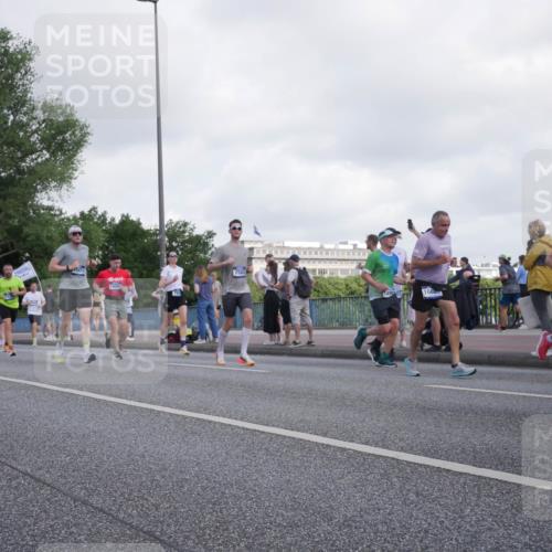 29.06.2025 - hella hamburg halbmarathon Luisa Fischer http://msf.ph/oto/8468841 29.06.2025 09:59:05 Kennedybrücke 5829, 1909, 7583, 18729, 1120, 1499, 1502, 2953, 4077, 4711, 5600, 5607, 5978, 7178, 7583, 7943, 9695, 9793 meine-sportfotos.de