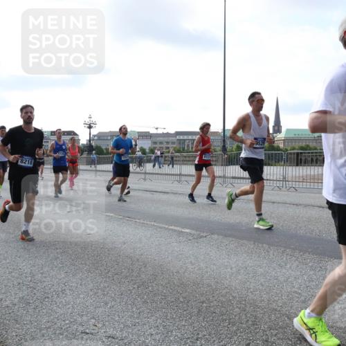 29.06.2025 - hella hamburg halbmarathon Lena Gebhardt http://msf.ph/oto/8468848 29.06.2025 09:55:25 Lombardsbrücke 5733, 12891, 8926, 8218, 9529, 135, 1120, 1151, 1200, 1630, 1683, 1696, 1706, 1884, 1976, 2207, 2274, 2284, 2287, 2411, 2706, 2708, 2718, 2816, 3087, 3213, 3258, 3399, 3435, 3654, 3747, 3985, 4088, 4093, 4121, 4189, 4345, 4847, 4890, 4938, 5102, 5399, 5421, 5459, 5638, 5705, 5708, 5915, 6009, 6027, 6054, 6158, 6421, 6532, 6662, 6691, 6836, 6923, 6938, 6991, 7052, 7269, 7312, 7659, 8371, 8437, 8487, 8693, 8889, 9031, 9159, 9476, 9869, 9931, 11333 meine-sportfotos.de