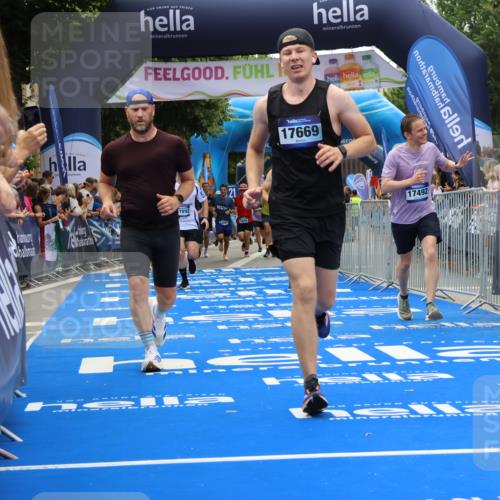 29.06.2025 - hella hamburg halbmarathon Strokosch-Dieckow http://msf.ph/oto/8468882 29.06.2025 10:46:48 Ziel 3976, 4091, 6630, 11858, 13940, 14385, 14541, 15900, 16175, 17172, 17353, 17492, 17669, 17743, 17865, 17892, 19105, 19128 meine-sportfotos.de