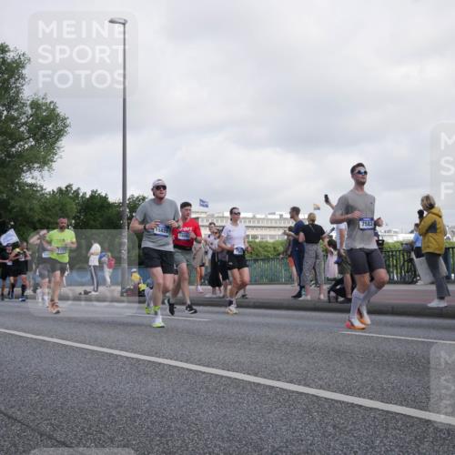 29.06.2025 - hella hamburg halbmarathon Luisa Fischer http://msf.ph/oto/8468896 29.06.2025 09:59:06 Kennedybrücke 7583, 15829, 1909, 18901, 1120, 1499, 1502, 2953, 4077, 4711, 5600, 5978, 7178, 7583, 7943, 9695, 9793 meine-sportfotos.de