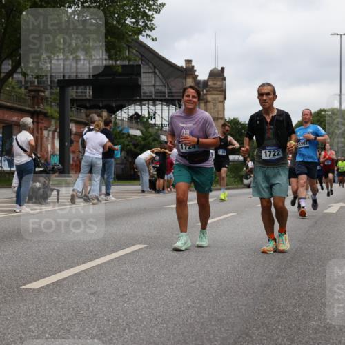 29.06.2025 - hella hamburg halbmarathon Yannick Fuchs http://msf.ph/oto/8468899 29.06.2025 10:57:31 20KM 1184, 1316, 1722, 1724, 1940, 1992, 2424, 3360, 4370, 5305, 5384, 5734, 6631, 7243, 7290, 7333, 8469, 8822, 9124, 9439, 9681, 10128, 10705, 10766, 10866, 11527, 11657, 11771, 12315, 12316, 12513, 12662, 13171, 13528, 13551, 14135, 14313, 14493, 15137, 15516, 15550, 15897, 16426, 16478, 16639, 16872, 17071, 17437, 17757, 17894, 18028, 18122, 18355 meine-sportfotos.de