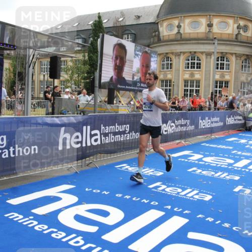 29.06.2025 - hella hamburg halbmarathon Michael Strokosch http://msf.ph/oto/8468942 29.06.2025 10:35:17 Ziel 4740, 7628, 7867, 12514, 13798, 15415, 15773, 17022 meine-sportfotos.de