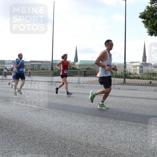29.06.2025 - hella hamburg halbmarathon Lena Gebhardt http://msf.ph/oto/8468951 29.06.2025 09:55:25 Lombardsbrücke 8899, 8218, 12533, 1120, 1151, 1200, 1630, 1683, 1696, 1706, 1884, 1976, 2207, 2274, 2284, 2287, 2411, 2706, 2708, 2718, 2816, 3087, 3213, 3258, 3399, 3435, 3654, 3747, 3985, 4088, 4093, 4121, 4189, 4345, 4847, 4890, 4938, 5102, 5399, 5421, 5459, 5638, 5705, 5708, 5915, 6009, 6027, 6054, 6158, 6421, 6532, 6662, 6691, 6836, 6923, 6938, 6991, 7052, 7269, 7312, 7659, 8371, 8437, 8487, 8693, 8889, 9031, 9159, 9476, 9869, 9931, 11333 meine-sportfotos.de