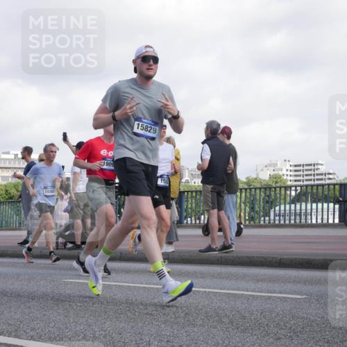 29.06.2025 - hella hamburg halbmarathon Luisa Fischer http://msf.ph/oto/8468952 29.06.2025 09:59:08 Kennedybrücke 16887, 15829, 1909, 150, 1499, 1502, 2953, 3256, 4077, 4711, 5600, 5978, 6511, 6512, 7178, 7583, 9695, 9793 meine-sportfotos.de