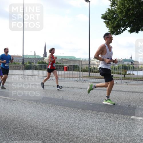 29.06.2025 - hella hamburg halbmarathon Lena Gebhardt http://msf.ph/oto/8469019 29.06.2025 09:55:26 Lombardsbrücke 8218, 1253, 1120, 1151, 1200, 1630, 1683, 1696, 1706, 1884, 1976, 2207, 2274, 2284, 2287, 2411, 2706, 2708, 2718, 2816, 3087, 3213, 3258, 3399, 3435, 3654, 3747, 3985, 4088, 4093, 4121, 4189, 4345, 4847, 4890, 4938, 5102, 5399, 5421, 5459, 5638, 5705, 5708, 5915, 6009, 6027, 6054, 6158, 6421, 6532, 6662, 6691, 6836, 6923, 6938, 6991, 7052, 7269, 7312, 7659, 8371, 8437, 8487, 8693, 8889, 9031, 9159, 9476, 9869, 9931, 11333 meine-sportfotos.de