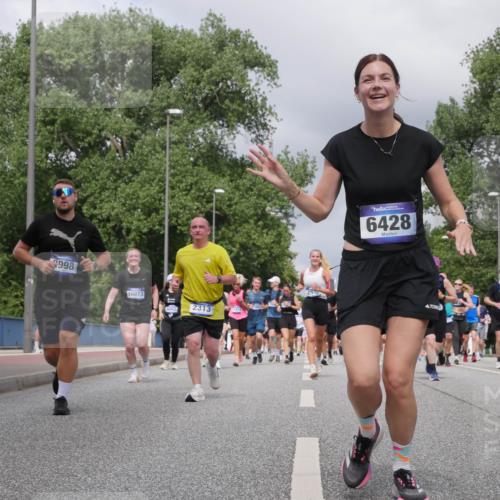 29.06.2025 - hella hamburg halbmarathon Luisa Fischer http://msf.ph/oto/8469035 29.06.2025 10:43:10 Kennedybrücke 998, 16073, 2313, 2975, 6428, 104, 9698, 1760, 2313, 2976, 3882, 3884, 4173, 4752, 6427, 7045, 7524, 8612, 8865, 8866, 9698, 9777, 10441, 10512, 10626, 10818 meine-sportfotos.de