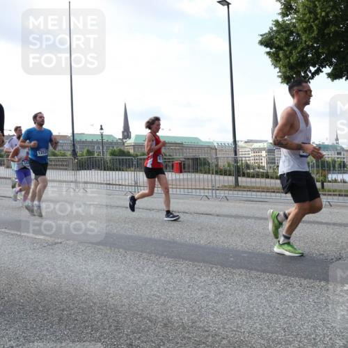 29.06.2025 - hella hamburg halbmarathon Lena Gebhardt http://msf.ph/oto/8469050 29.06.2025 09:55:26 Lombardsbrücke 8218, 12533, 1120, 1151, 1200, 1630, 1683, 1696, 1706, 1884, 1976, 2207, 2274, 2284, 2287, 2411, 2706, 2708, 2718, 2816, 3087, 3213, 3258, 3399, 3435, 3654, 3747, 3985, 4088, 4093, 4121, 4189, 4345, 4847, 4890, 4938, 5102, 5399, 5421, 5459, 5638, 5705, 5708, 5915, 6009, 6027, 6054, 6158, 6421, 6532, 6662, 6691, 6836, 6923, 6938, 6991, 7052, 7269, 7312, 7659, 8371, 8437, 8487, 8693, 8889, 9031, 9159, 9476, 9869, 9931, 11333 meine-sportfotos.de