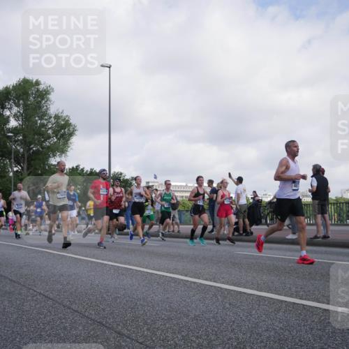 29.06.2025 - hella hamburg halbmarathon Luisa Fischer http://msf.ph/oto/8469071 29.06.2025 09:59:15 Kennedybrücke 1512, 13688, 16806, 1145, 47, 1254, 407, 1628, 2083, 3256, 4077, 4377, 4404, 4711, 5482, 5978, 6511, 6512, 8335, 8921, 9597, 9638, 9695 meine-sportfotos.de