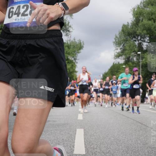 29.06.2025 - hella hamburg halbmarathon Luisa Fischer http://msf.ph/oto/8469085 29.06.2025 10:43:11 Kennedybrücke 642, 299, 2313, 2976, 3515, 3882, 3883, 3884, 4173, 4752, 6427, 7045, 7524, 8612, 8865, 8866, 9698, 9747, 9777, 10441, 10512, 10626, 10818 meine-sportfotos.de