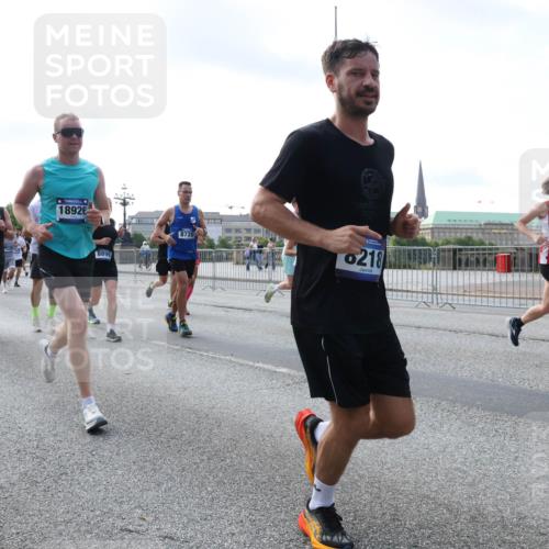 29.06.2025 - hella hamburg halbmarathon Lena Gebhardt http://msf.ph/oto/8469091 29.06.2025 09:55:26 Lombardsbrücke 15733, 12891, 18926, 8899, 8720, 813, 0218, 1120, 1151, 1200, 1630, 1683, 1696, 1706, 1884, 1976, 2207, 2274, 2284, 2287, 2411, 2706, 2708, 2718, 2816, 3087, 3213, 3258, 3399, 3435, 3654, 3747, 3985, 4088, 4093, 4121, 4189, 4345, 4847, 4890, 4938, 5102, 5399, 5421, 5459, 5638, 5705, 5708, 5915, 6009, 6027, 6054, 6158, 6421, 6532, 6662, 6691, 6836, 6923, 6938, 6991, 7052, 7269, 7312, 7659, 8371, 8437, 8487, 8693, 8889, 9031, 9159, 9476, 9869, 9931, 11333 meine-sportfotos.de