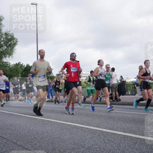 29.06.2025 - hella hamburg halbmarathon Luisa Fischer http://msf.ph/oto/8469095 29.06.2025 09:59:16 Kennedybrücke 6512, 6511, 141, 11645, 13688, 16806, 11124, 9695, 3296, 47, 2545, 1628, 2083, 3256, 4077, 4377, 4404, 4711, 5482, 5978, 6511, 6512, 8335, 8921, 9597, 9638, 9695 meine-sportfotos.de