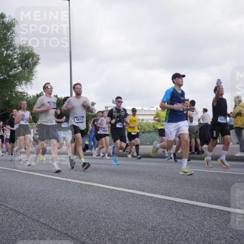 29.06.2025 - hella hamburg halbmarathon Luisa Fischer http://msf.ph/oto/8469144 29.06.2025 09:59:17 Kennedybrücke 12, 11961, 18297, 6511, 8335, 17855, 16477, 1628, 2083, 3256, 4065, 4077, 4377, 4404, 4711, 5482, 6511, 6512, 8335, 8921, 9537, 9597, 9638, 9695 meine-sportfotos.de