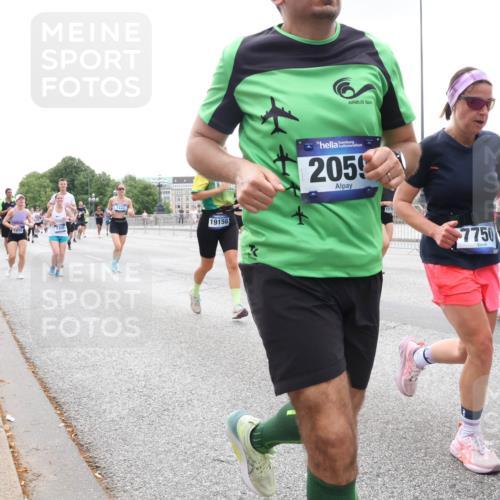 29.06.2025 - hella hamburg halbmarathon Lena Gebhardt http://msf.ph/oto/8469171 29.06.2025 10:32:50 Lombardsbrücke 7309, 1237, 19156, 2059, 15171, 7750, 1078, 1199, 1237, 1324, 1640, 1732, 2059, 2276, 2959, 3365, 3391, 3422, 3653, 3660, 3670, 3708, 3753, 3871, 4030, 4096, 4446, 4555, 4650, 4857, 5110, 5581, 5783, 5871, 5941, 6040, 6228, 6312, 6315, 6861, 7308, 7309, 7387, 7468, 7531, 7633, 7702, 7749, 7750, 7982, 8127, 8170, 8303, 8625, 8839, 8840, 8993, 9010, 9034, 9143, 9188, 9471, 9542, 9768, 10002, 10013, 10048, 10277, 11260, 11756, 12423, 12424, 14305, 14743, 15951 meine-sportfotos.de