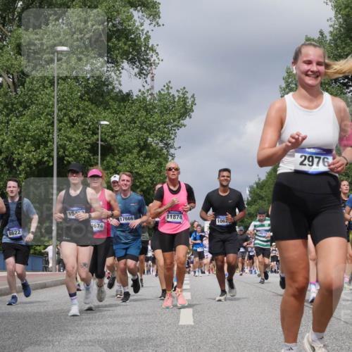 29.06.2025 - hella hamburg halbmarathon Luisa Fischer http://msf.ph/oto/8469210 29.06.2025 10:43:14 Kennedybrücke 6062, 8622, 154, 17666, 11874, 4674, 1062, 18213, 2976, 17695, 865, 388, 2313, 2976, 3237, 3515, 3882, 3883, 3884, 4173, 4752, 5229, 5877, 7045, 7455, 7456, 7524, 8612, 8865, 8866, 9698, 9747, 10441, 10626, 10818 meine-sportfotos.de
