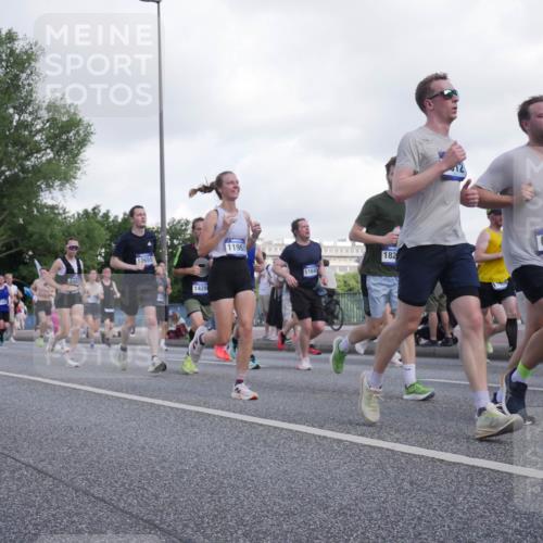 29.06.2025 - hella hamburg halbmarathon Luisa Fischer http://msf.ph/oto/8469211 29.06.2025 09:59:18 Kennedybrücke 18031, 5482, 12651, 1428, 11961, 11645, 182, 6511, 1785, 492, 1628, 1877, 2083, 3256, 4065, 4377, 4404, 4711, 5482, 6286, 6511, 6512, 8335, 8921, 9537, 9597, 9638, 9695 meine-sportfotos.de