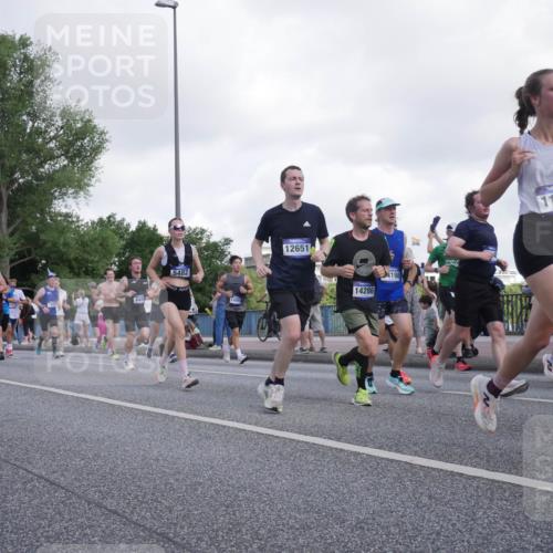 29.06.2025 - hella hamburg halbmarathon Luisa Fischer http://msf.ph/oto/8469228 29.06.2025 09:59:19 Kennedybrücke 18031, 5482, 12651, 11961, 14286, 198, 8335, 1628, 1877, 2083, 3256, 4065, 4377, 4404, 5482, 6286, 6511, 6512, 8261, 8335, 8921, 9537, 9597, 9638 meine-sportfotos.de