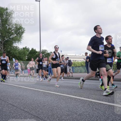 29.06.2025 - hella hamburg halbmarathon Luisa Fischer http://msf.ph/oto/8469232 29.06.2025 09:59:20 Kennedybrücke 18031, 1628, 440, 11231, 5482, 14990, 12651, 14286, 9638, 11645, 1628, 1877, 2013, 2083, 2996, 3256, 4065, 4377, 4404, 4635, 5482, 6286, 6511, 6512, 7383, 7475, 8261, 8335, 8921, 9537, 9597, 9638, 10508 meine-sportfotos.de