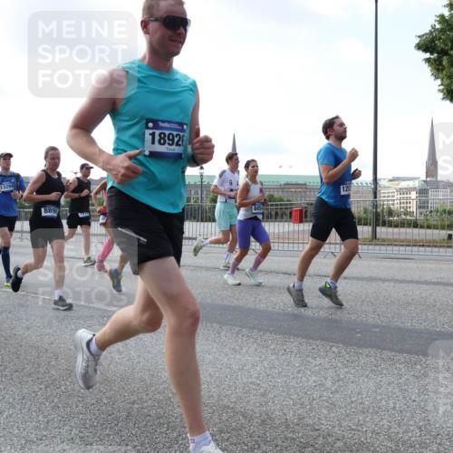 29.06.2025 - hella hamburg halbmarathon Lena Gebhardt http://msf.ph/oto/8469233 29.06.2025 09:55:27 Lombardsbrücke 13289, 8899, 18926, 125, 1120, 1151, 1200, 1461, 1630, 1683, 1696, 1706, 1884, 1976, 2207, 2274, 2284, 2287, 2411, 2706, 2708, 2718, 2816, 3087, 3213, 3258, 3399, 3435, 3654, 3747, 3985, 4088, 4093, 4121, 4189, 4345, 4847, 4890, 4938, 5102, 5399, 5421, 5459, 5638, 5705, 5708, 5915, 6009, 6027, 6054, 6158, 6421, 6481, 6532, 6662, 6691, 6836, 6923, 6938, 7052, 7269, 7312, 7659, 8371, 8437, 8693, 8889, 9031, 9159, 9476, 9869, 9931, 11333 meine-sportfotos.de