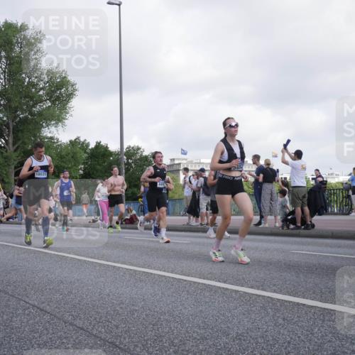 29.06.2025 - hella hamburg halbmarathon Luisa Fischer http://msf.ph/oto/8469241 29.06.2025 09:59:20 Kennedybrücke 18031, 440, 1628, 5482, 1628, 1877, 2013, 2083, 2996, 3256, 4065, 4377, 4404, 4635, 5482, 6286, 6511, 6512, 7383, 7475, 8261, 8335, 8921, 9537, 9597, 9638, 10508 meine-sportfotos.de